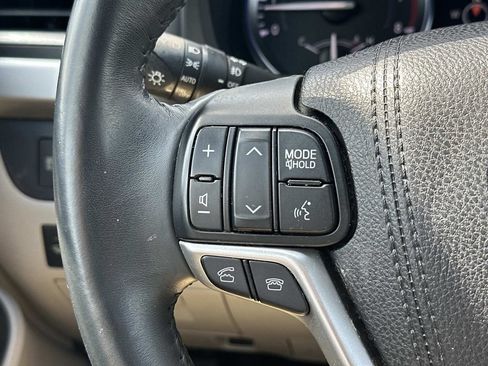 Used 2016 Toyota Highlander Limited w/ Driver Technology Package AWD/4WD image 23