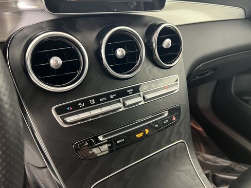 Used 2019 Mercedes-Benz GLC 350e 4MATIC image 32