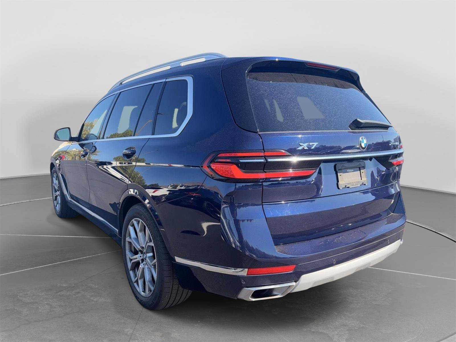 Used 2023 BMW X7 xDrive40i w/ Premium Package AWD/4WD image 2