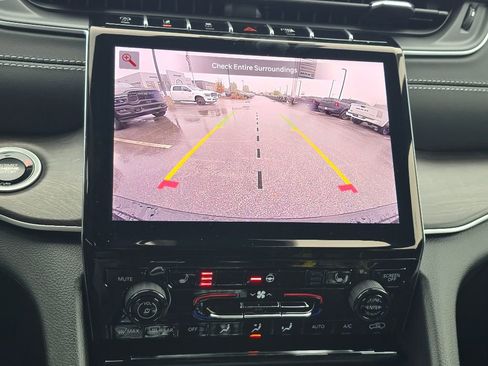 New 2025 Jeep Grand Cherokee Limited image 11