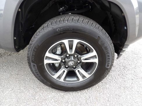 Used 2018 Toyota Tacoma TRD Sport image 56