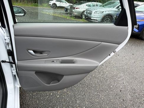 Certified 2025 Hyundai Elantra SEL FWD image 12