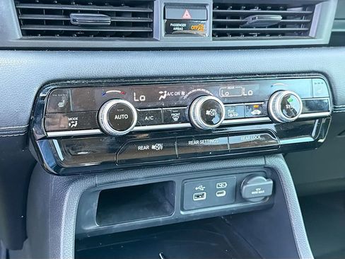 Used 2025 Honda Pilot EX-L image 16