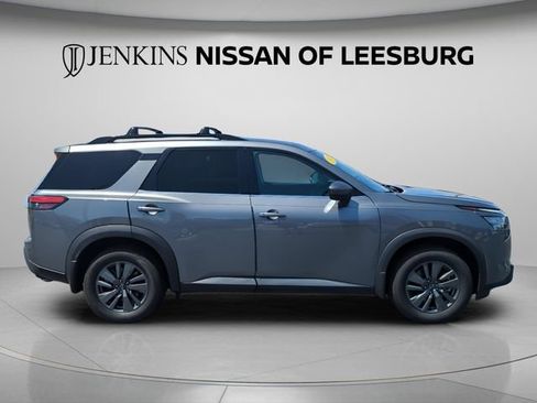 Certified 2024 Nissan Pathfinder SV w/ SV Premium Package FWD image 3