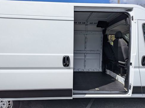Used 2025 RAM ProMaster 2500 w/ Convenience Group image 28