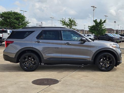Certified 2023 Ford Explorer ST-Line w/ Class IV Trailer Tow Package AWD/4WD image 2