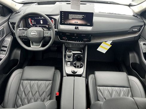 New 2026 Nissan Rogue Platinum image 8