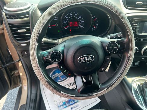Used 2015 Kia Soul + FWD image 13
