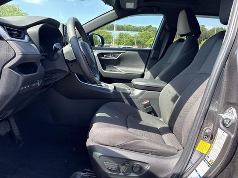 Used 2022 Toyota RAV4 SE w/ Convenience Package AWD/4WD image 9