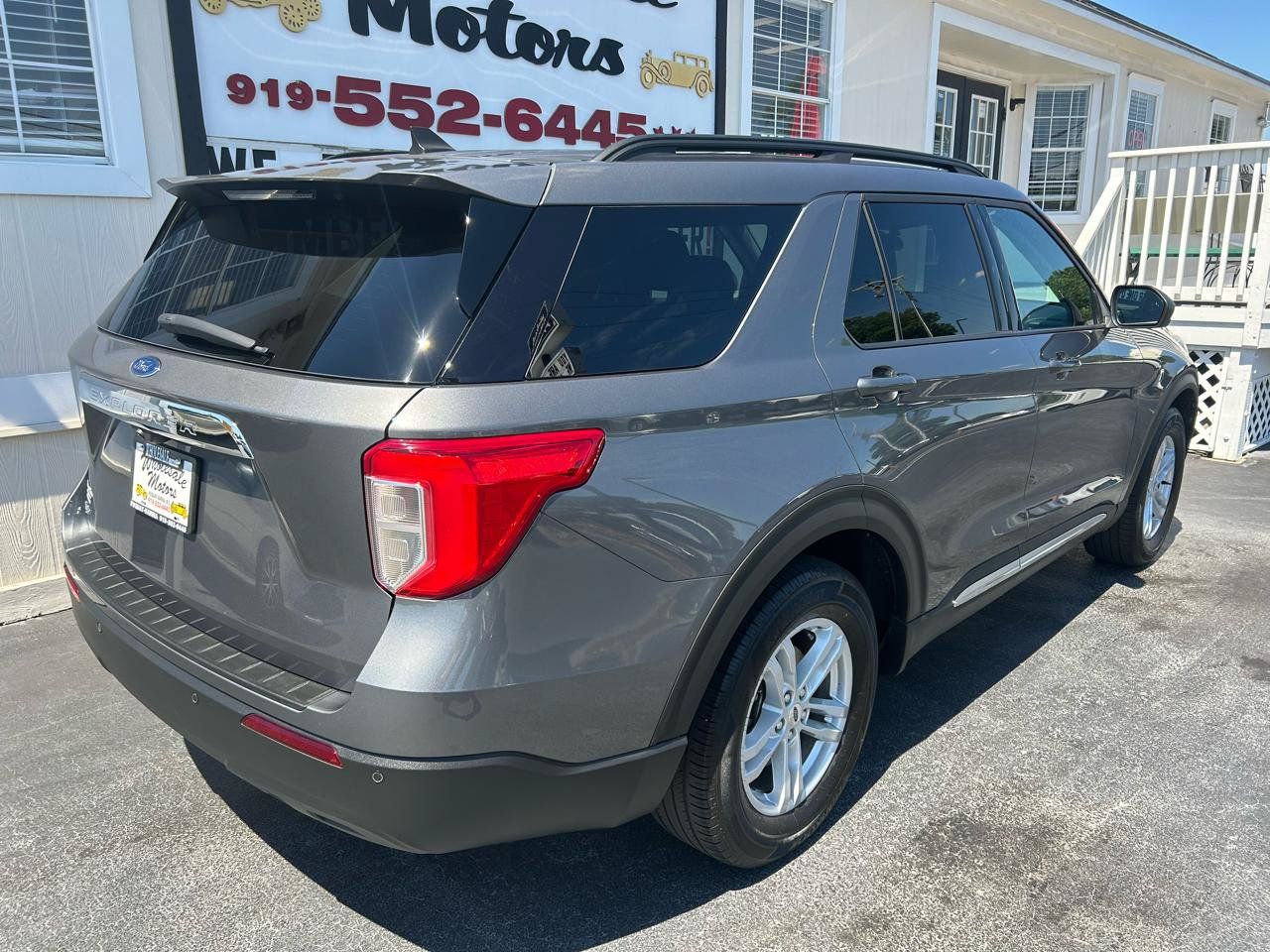 Used 2024 Ford Explorer XLT RWD image 7