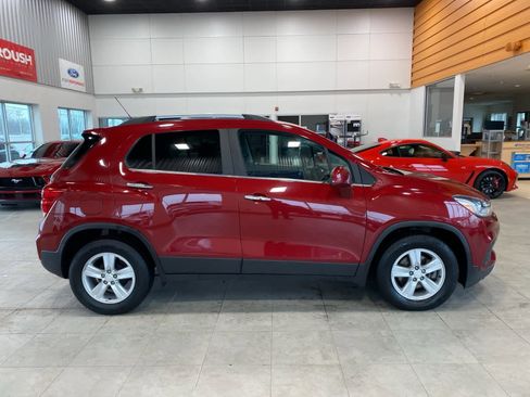Used 2020 Chevrolet Trax LT w/ Driver Confidence Package image 6