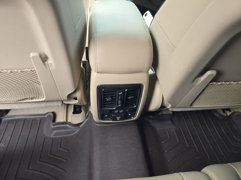 Used 2019 Jeep Grand Cherokee Overland AWD/4WD image 28