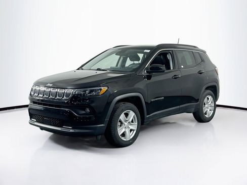 Used 2022 Jeep Compass Latitude w/ Sun and Sound Group AWD/4WD image 1