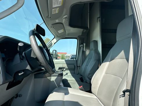 Used 2022 Ford E-450 and Econoline 450 Super Duty RWD image 8