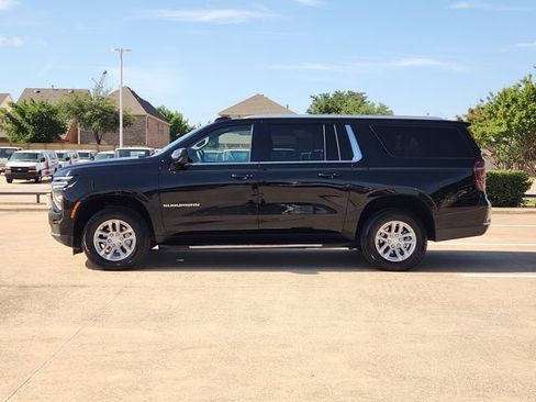 Used 2025 Chevrolet Suburban LS RWD image 12