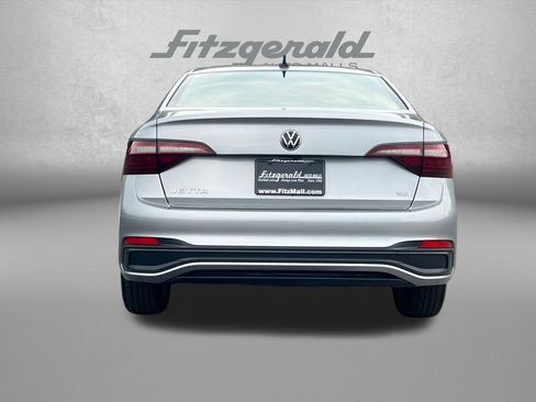 Used 2024 Volkswagen Jetta SE FWD image 7