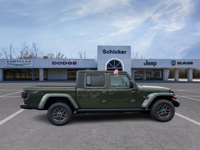 Used 2022 Jeep Gladiator Sport AWD/4WD image 2