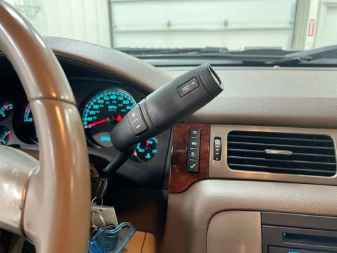Used 2011 GMC Sierra 2500 SLT w/ Entertainment Package AWD/4WD image 17