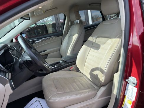 Used 2017 Ford Fusion SE w/ Fusion SE Technology Package FWD image 17