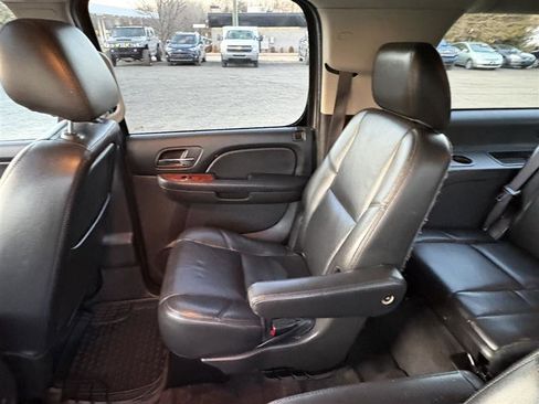 Used 2014 Chevrolet Suburban LTZ image 12