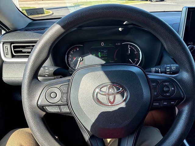 Used 2025 Toyota RAV4 XLE AWD/4WD image 29