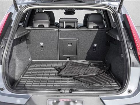 Used 2023 Volvo XC40 B5 Ultimate w/ Protection Package Premier image 23