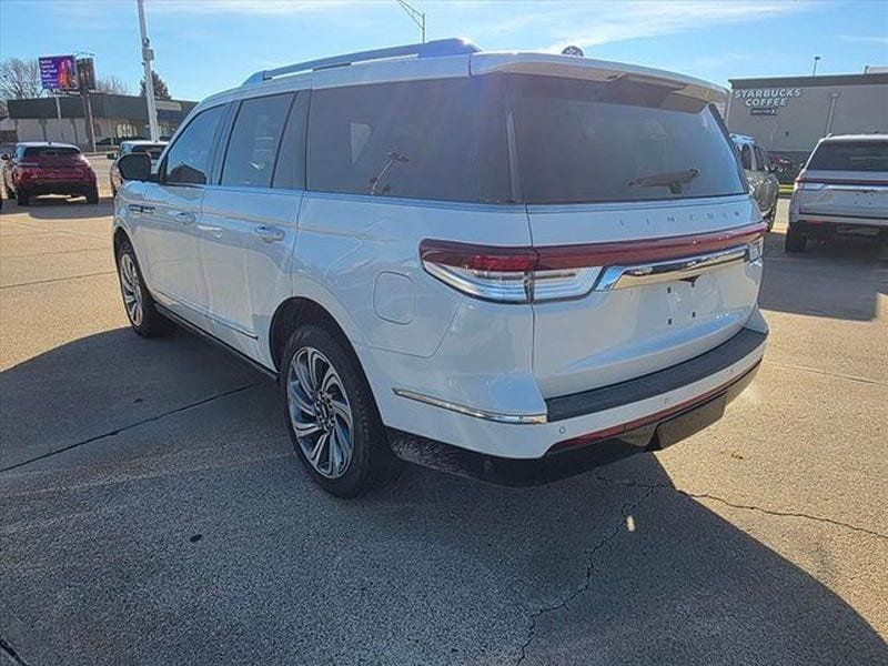 Used 2023 Lincoln Navigator Reserve AWD/4WD image 7