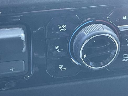 Used 2024 Chevrolet Silverado 2500 High Country image 14