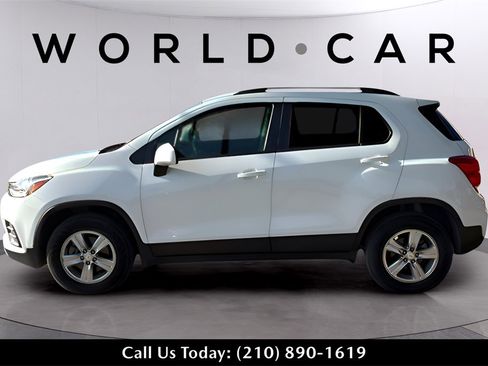 Used 2022 Chevrolet Trax LT w/ LT Convenience Package image 7