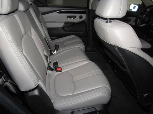 Certified 2025 Honda Pilot EX-L image 10