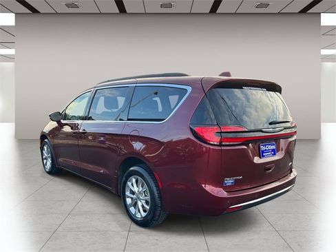 Used 2022 Chrysler Pacifica Touring-L image 6