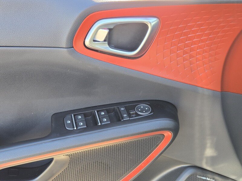 Certified 2025 Kia Soul GT-Line w/ GT-Line Technology Package FWD image 17