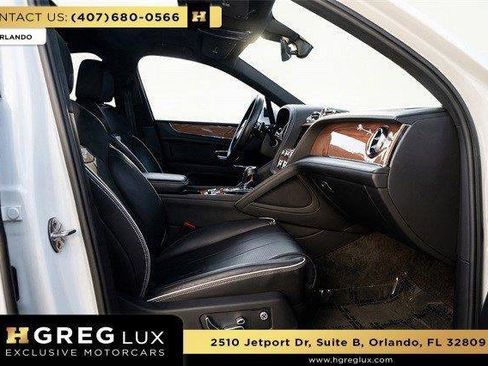 Used 2022 Bentley Bentayga image 61