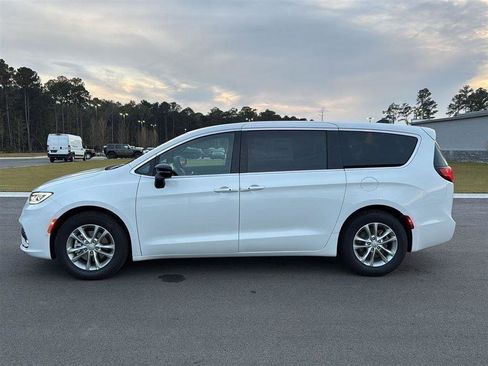 New 2026 Chrysler Pacifica Select image 6