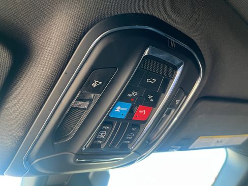 Used 2025 Jeep Grand Cherokee Altitude image 32