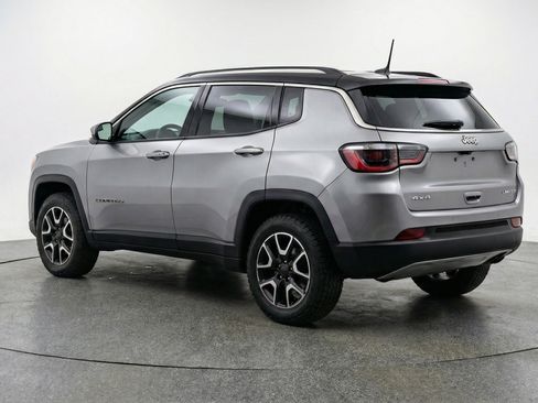 Used 2025 Jeep Compass Trailhawk AWD/4WD image 6