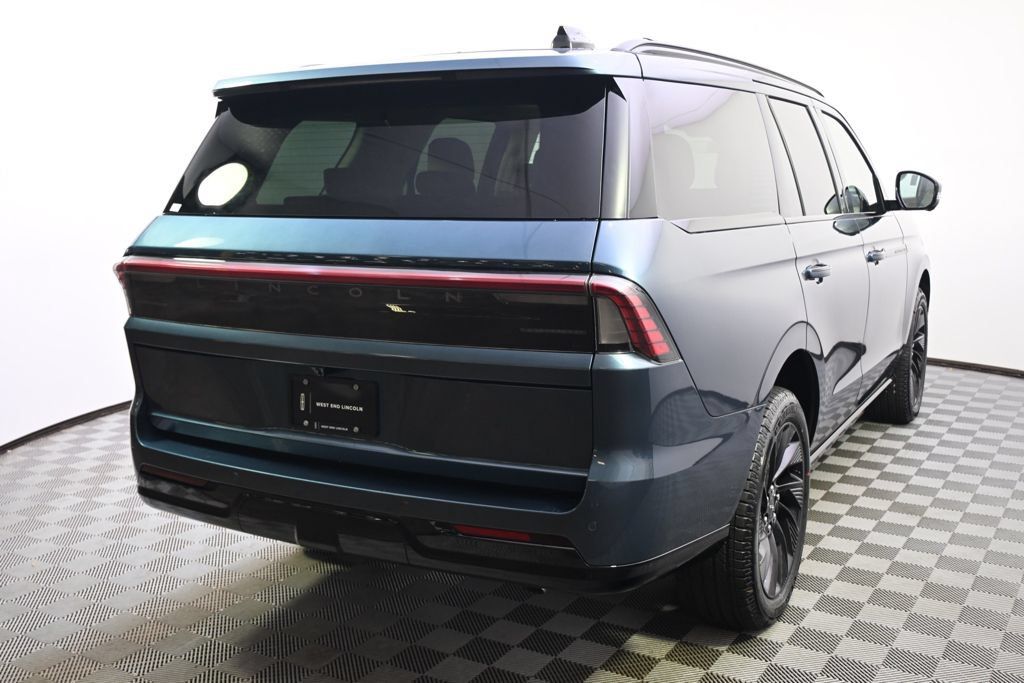 New 2027 Lincoln Navigator Reserve w/ Jet Appearance Package AWD/4WD image 6