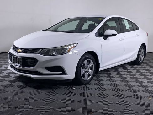 Used 2017 Chevrolet Cruze LS FWD image 14