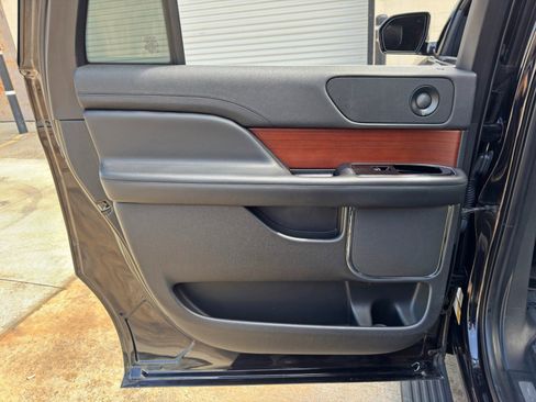 Used 2020 Lincoln Navigator L 4WD image 43