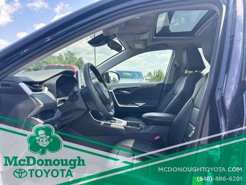 Used 2021 Toyota RAV4 XLE w/ Convenience Package AWD/4WD image 5