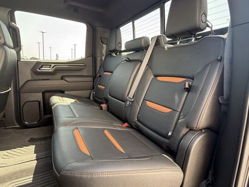 Used 2022 GMC Sierra 1500 AT4 w/ AT4 Premium Package AWD/4WD image 5