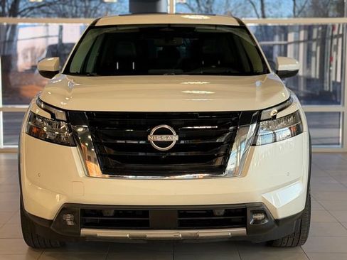 Used 2022 Nissan Pathfinder SL image 2