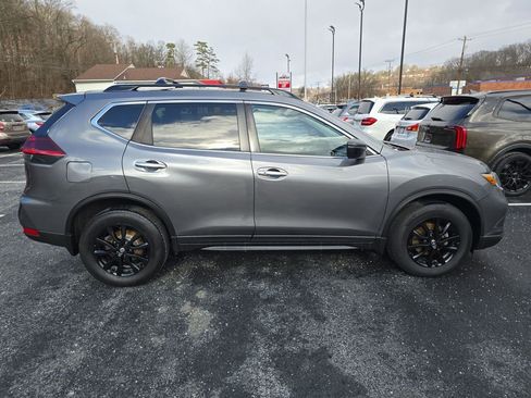 Used 2018 Nissan Rogue SV image 6