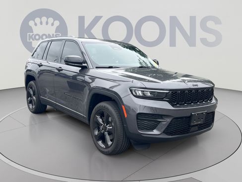 Used 2024 Jeep Grand Cherokee Laredo AWD/4WD image 10