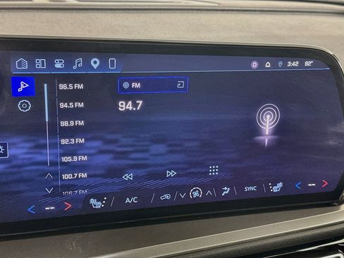 Used 2026 Chevrolet Traverse LT FWD image 21