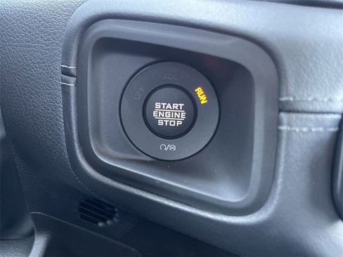 New 2025 Jeep Gladiator High Tide image 15