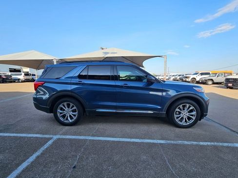 Used 2020 Ford Explorer XLT w/ Equipment Group 202A RWD image 4