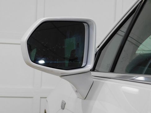 Used 2018 Cadillac XT5 AWD image 28