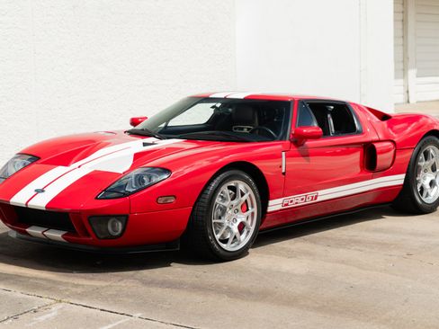 Used 2005 Ford GT RWD image 8