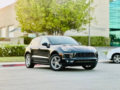 Used 2018 Porsche Macan Sport Edition AWD/4WD image 2